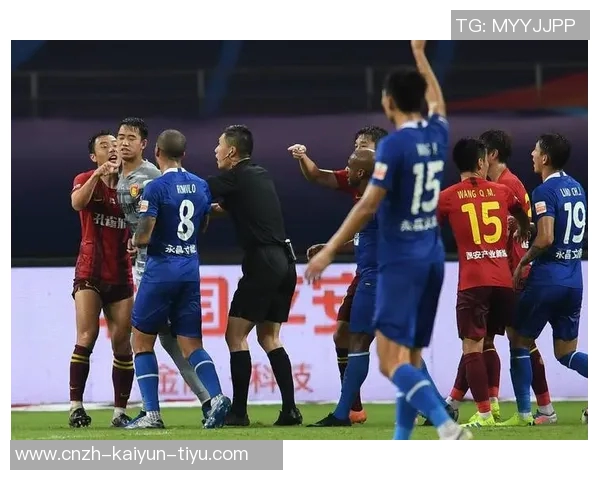 石家庄永昌足球队奋战赛季展现团队精神与拼搏精神的精彩瞬间 石家庄永昌足球队奋战赛季展现团队精神与拼搏精神的精彩瞬间